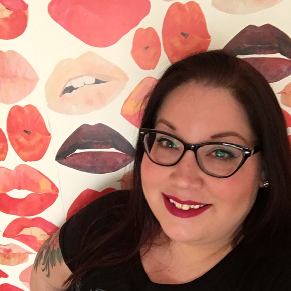 Meet your Posher, Alyssa - Picture 1 of 1